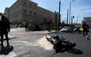 Νέο βίντεο-ντοκουμέντο από το τροχαίο έξω από τη Βουλή – Σοκαριστικές εικόνες