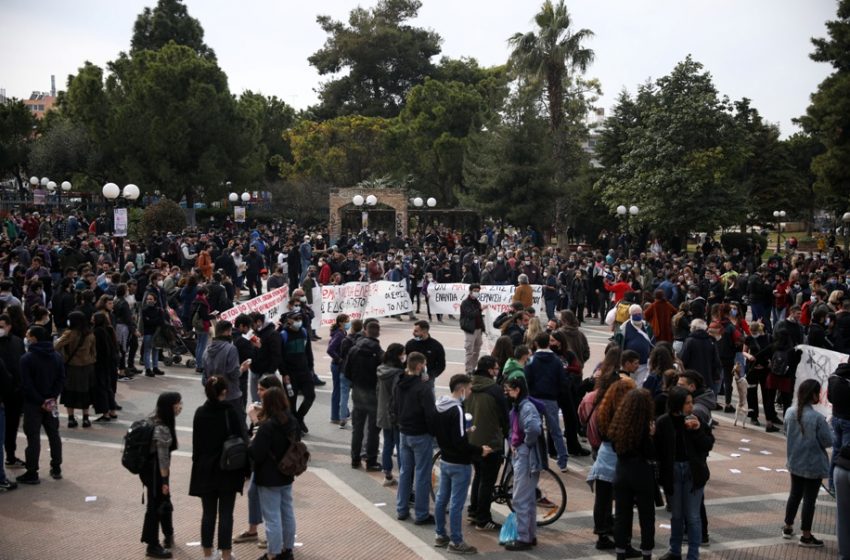 “Πονάω! Ως εδώ”: Μεγάλες συγκεντρώσεις κατά της αστυνομικής βίας σε όλη την&hellip;