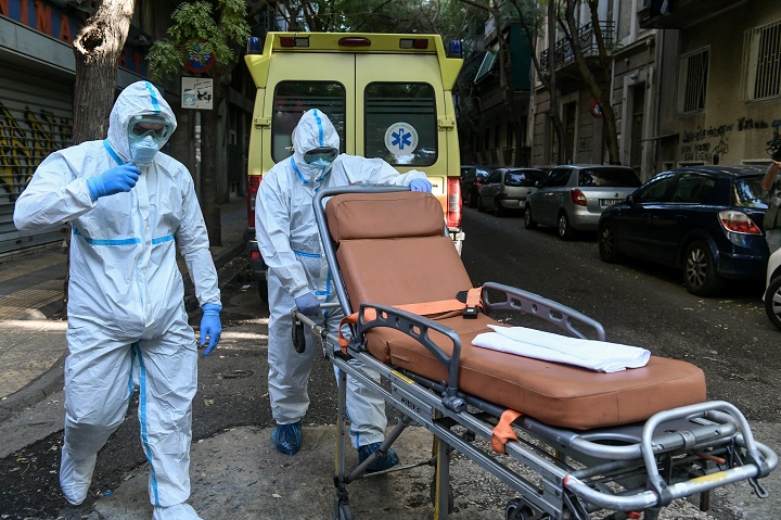 Παπαευσταθίου: Πάνω από 200 διακομιδές ασθενών covid κάθε μέρα στην Αττική