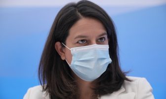 Κεραμέως: Θα καλύπτουμε τα δικαστικά έξοδα των εκπαιδευτικών για τις αγωγές εναντίον τους για τα self test