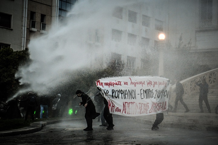 Δικηγόροι και Νομικοί: Παράνομη και αναιτιολόγητη η διάλυση της συγκέντρωσης της Παρασκευής