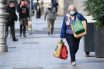Οι λοιμωξιολόγοι εισηγούνται άνοιγμα λιανεμπορίου και διαδημοτικών μετακινήσεων
