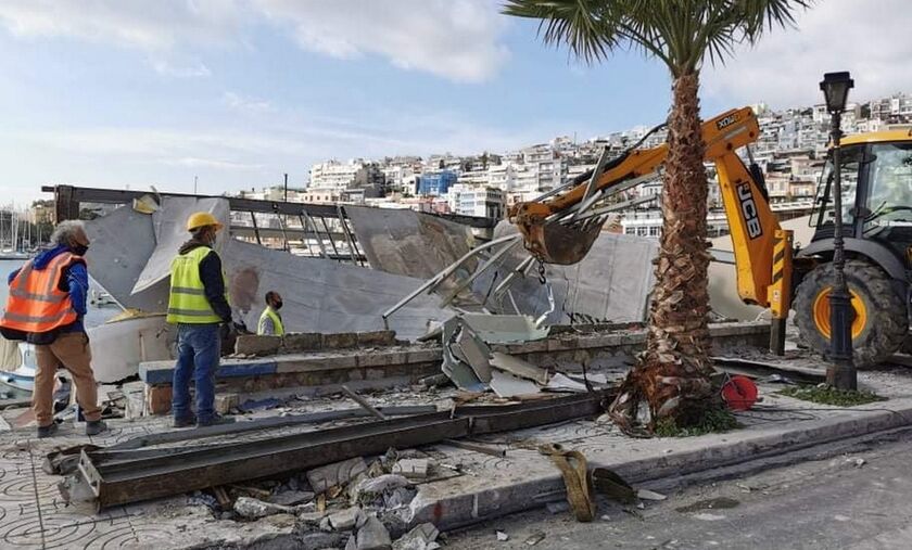 «Παγώνουν» με τροπολογία-ντροπή οι κατεδαφίσεις σε αιγιαλούς και παραλίες