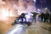 Νέα Σμύρνη: Ποιός έδωσε τη διαταγή να περάσουν 24 αστυνομικοί ανάμεσα σε 500 χούλιγκαν;