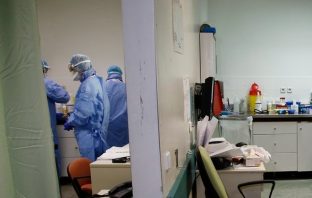Κοροναϊός: Αύξηση των θανάτων στους 53 – 1.142 νέα κρούσματα – 466 διασωληνωμένοι