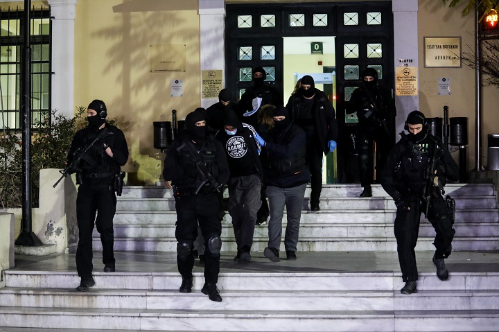 Τραυματισμός αστυνομικού: Αρνείται κάθε εμπλοκή ο 30χρονος – Ακόμη 2 συλληφθέντες στον ανακριτή
