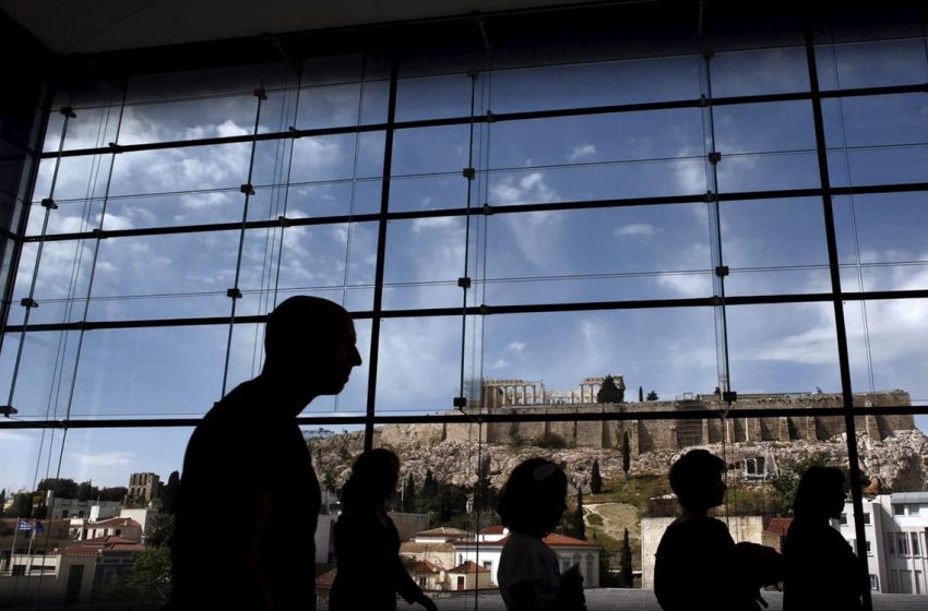 Πανδημία και δημογραφικό: Ή αλλάζουμε ή βουλιάζουμε