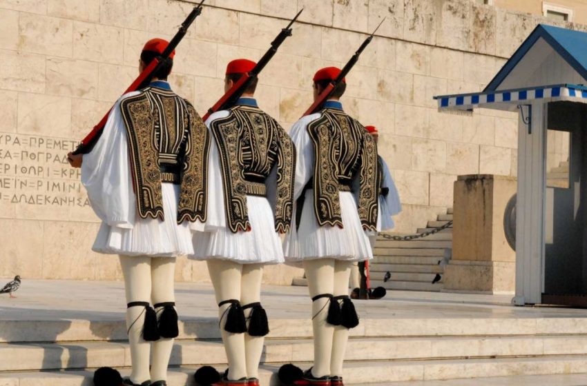 Ηρώδου Αττικού: Πρώην ΟΥΚάς προσπάθησε να αρπάξει το όπλο Εύζωνα