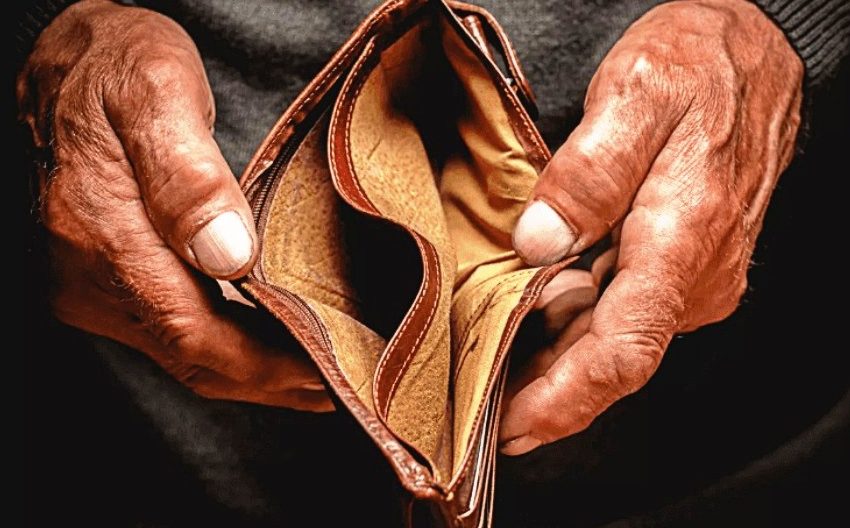 Ευρωβαρόμετρο: Το 80% των Ελλήνων βλέπει να έρχονται μαύρες μέρες