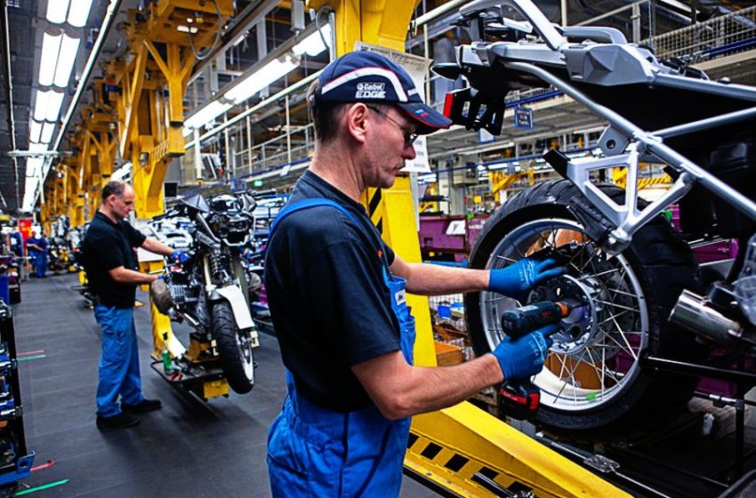 Μείωση κατά μιάμιση εβδομάδα της άδειας και αύξηση του χρόνου εργασίας θέλουν οι Γερμανοί εργοδότες