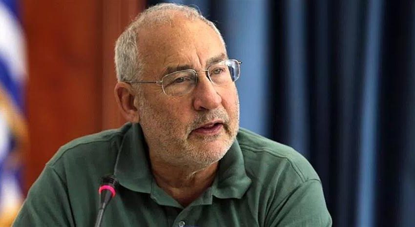 Στίγκλιτς: Η Γερμανία κρατά όμηρο όλο τον πλανήτη με τη στάση της για τα εμβόλια