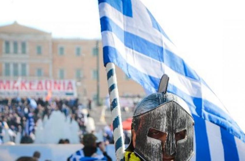 Φανέλες και Μακεδονικές περικεφαλαίες…