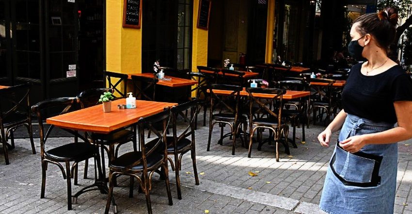 Εστίαση: Ανεφάρμοστες οι εξαγγελίες Μητσοτάκη για “προνόμια” στους εμβολιασμένους