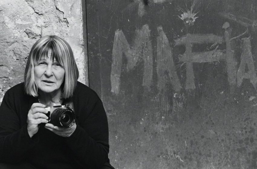 Λετίτσια Μπατάλια, η φωτογράφος που “αιχμαλώτισε” την σικελική μαφία (εικόνες)