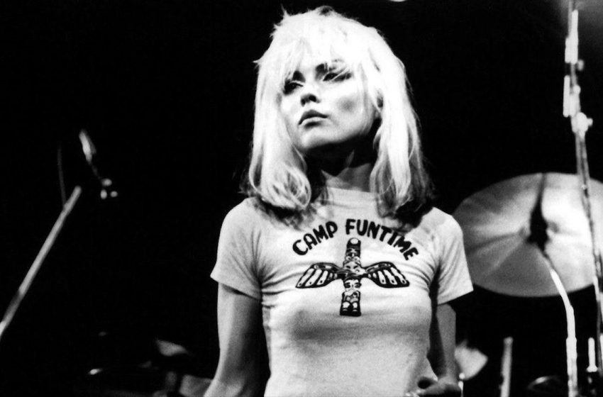 Ντέπι Χάρι: Η σερβιτόρα από το Κάνσας που έγινε μούσα του Γουόρχολ