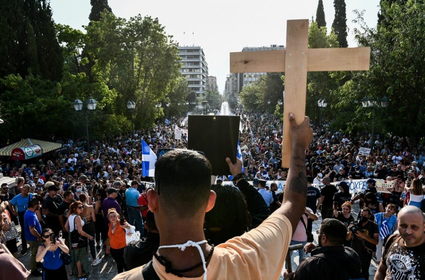 Υποχρεωτικότητα, καθολικότητα, (αν)αποτελεσματικότητα: Ο ανορθολογισμός επελαύνει…