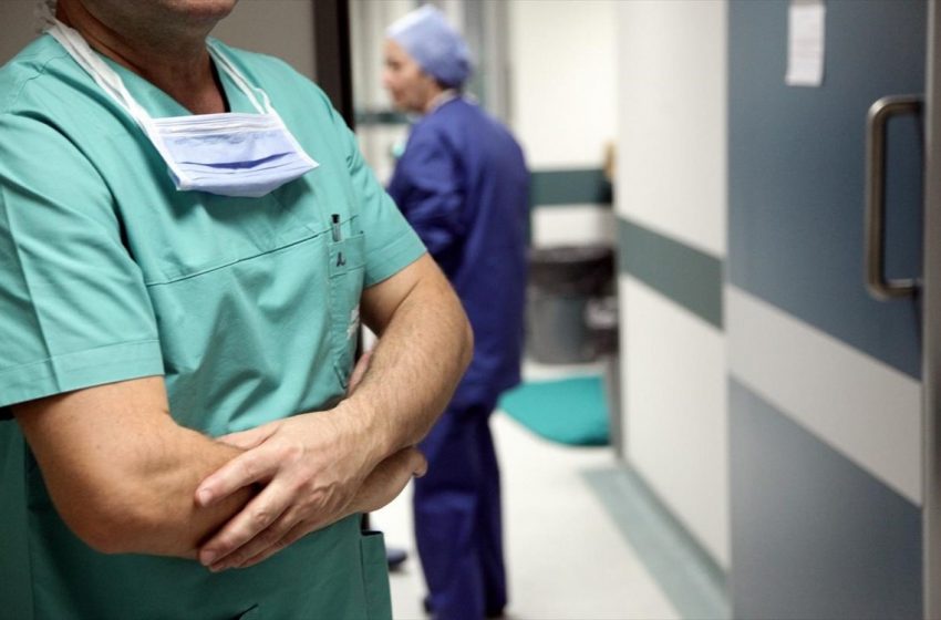 Εσπασε το φράγμα των 15.000 θανάτων, 2.331 κρούσματα σήμερα