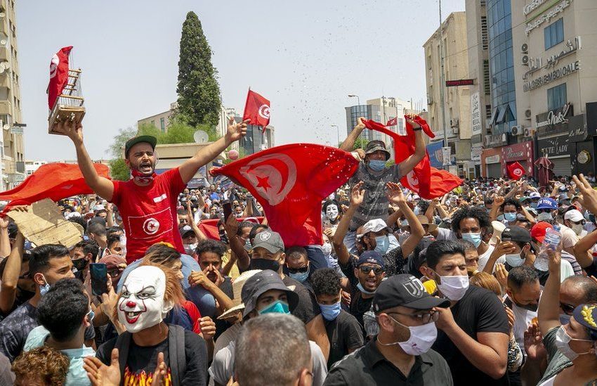 Τυνησία: Σε αναστολή το Κοινοβούλιο – Ο Πρόεδρος απέπεμψε τον πρωθυπουργό