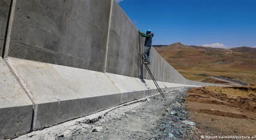 Η Τουρκία υψώνει τείχη κατά των Αφγανών προσφύγων – Ελλάδα: Σε ετοιμότητα η ΕΛ.ΑΣ.