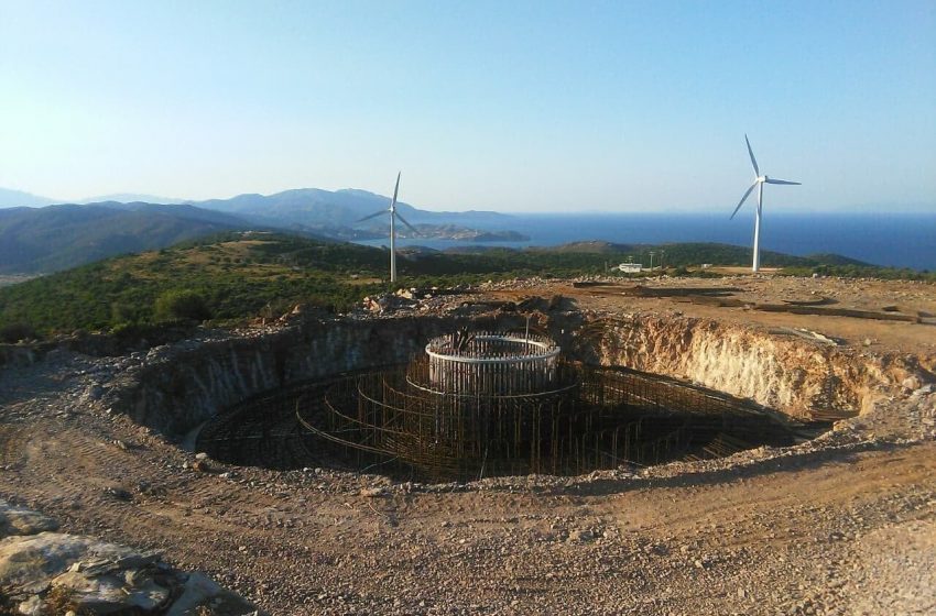 Στάχτη και μπούρμπερη και …ανεμογεννήτριες