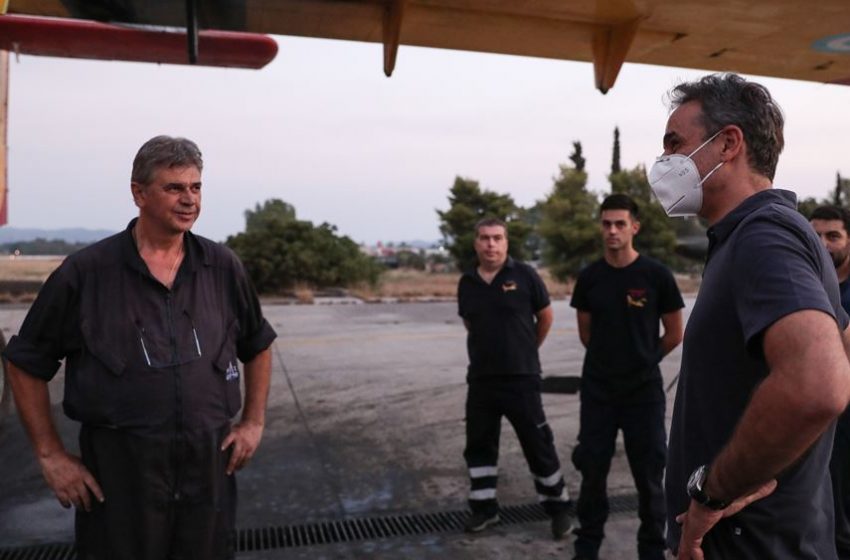 ΣΥΡΙΖΑ μετά την επίσκεψη Μητσοτάκη στην Ελευσίνα – «Τελικά τα Canadair βρέθηκαν;…»