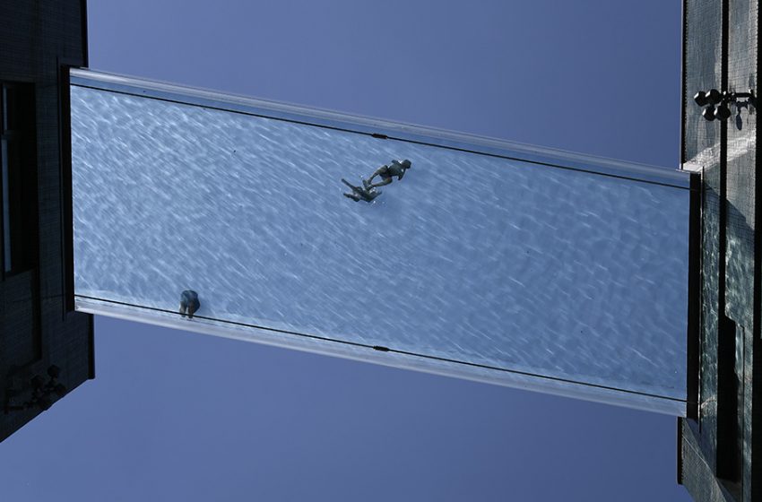 Η μεγαλύτερη αιωρούμενη πισίνα στον κόσμο