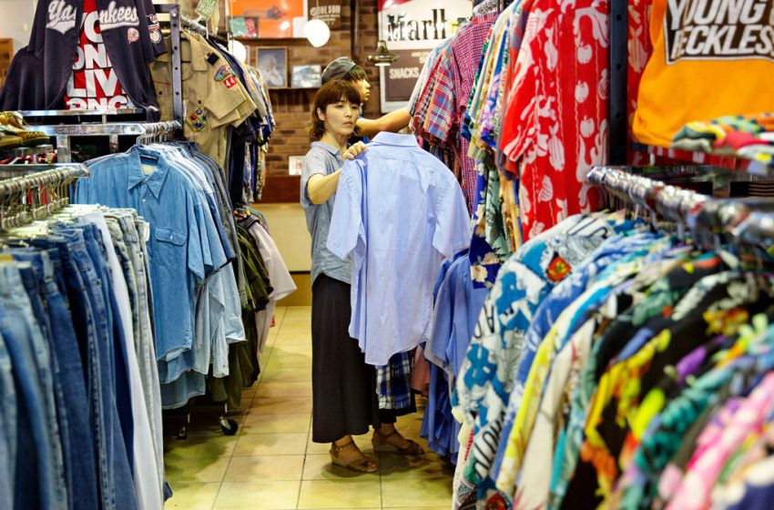 Second hand ρούχα και σε πολυκαταστήματα