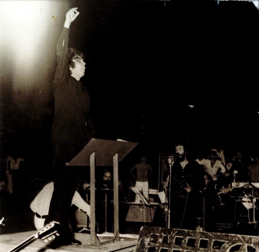 μίκης θεοδωράκης αντωνης καλογιαννης 1974