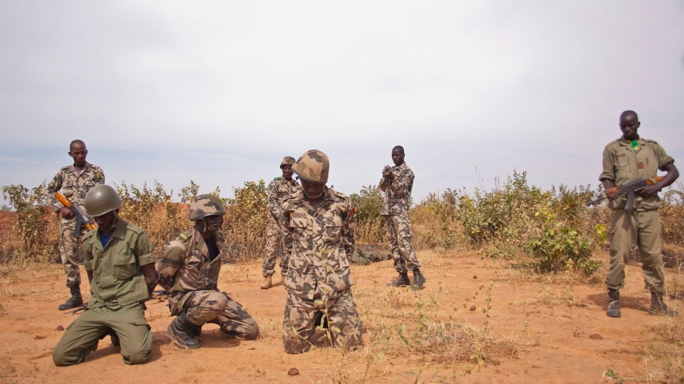 Με το χαμόγελο στα χείλη πάνε οι φαντάροι μας στο… Σαχέλ (;)