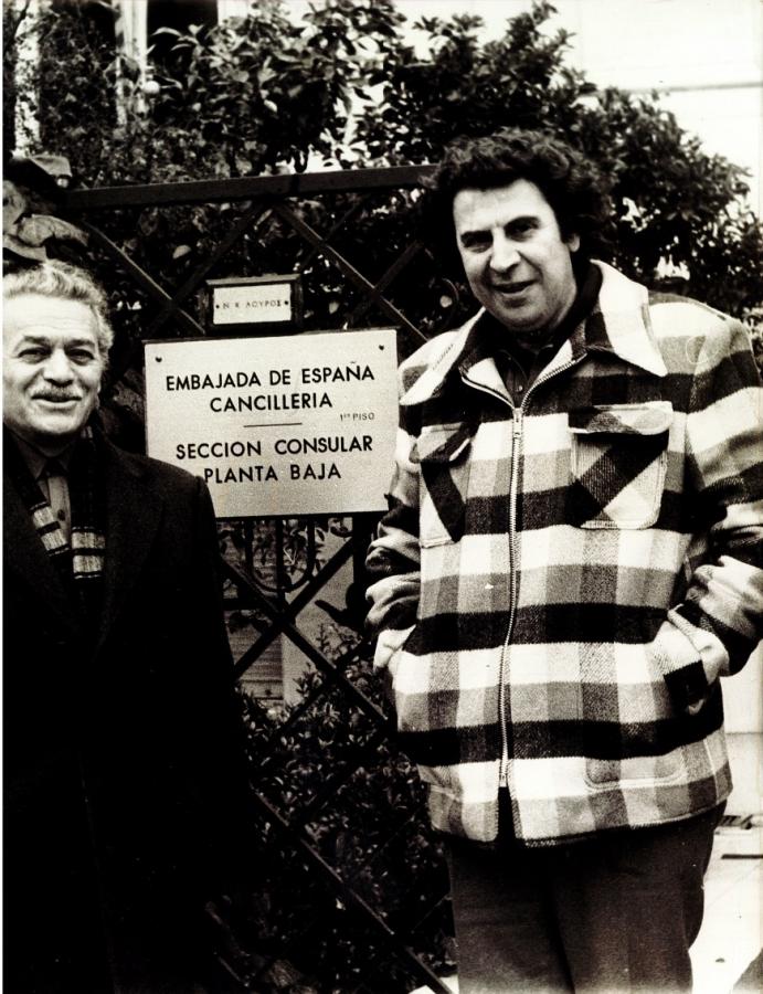Μικης θεοδωράκης Μαώλης γλέζος 1976