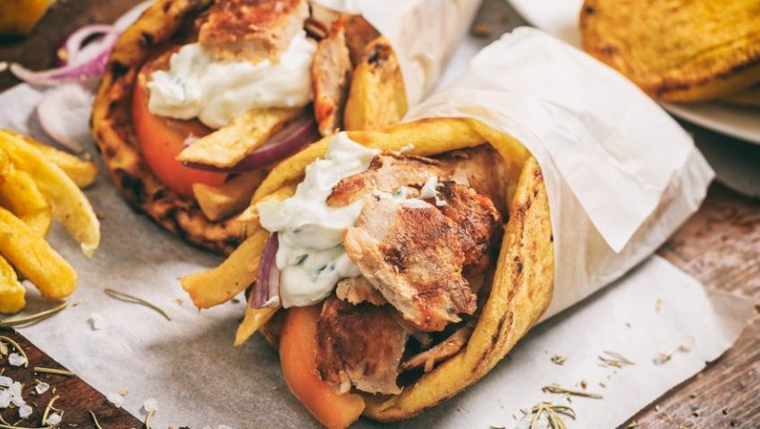 Σουβλάκι: Στα ύψη η τιμή του εθνικού μας fast food