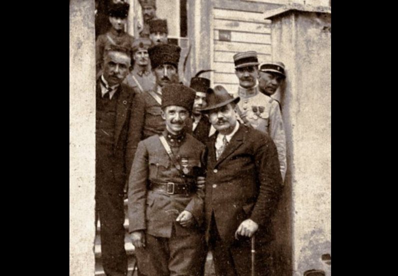 Ας μην υπερβάλλουμε κ. Μακρόν!