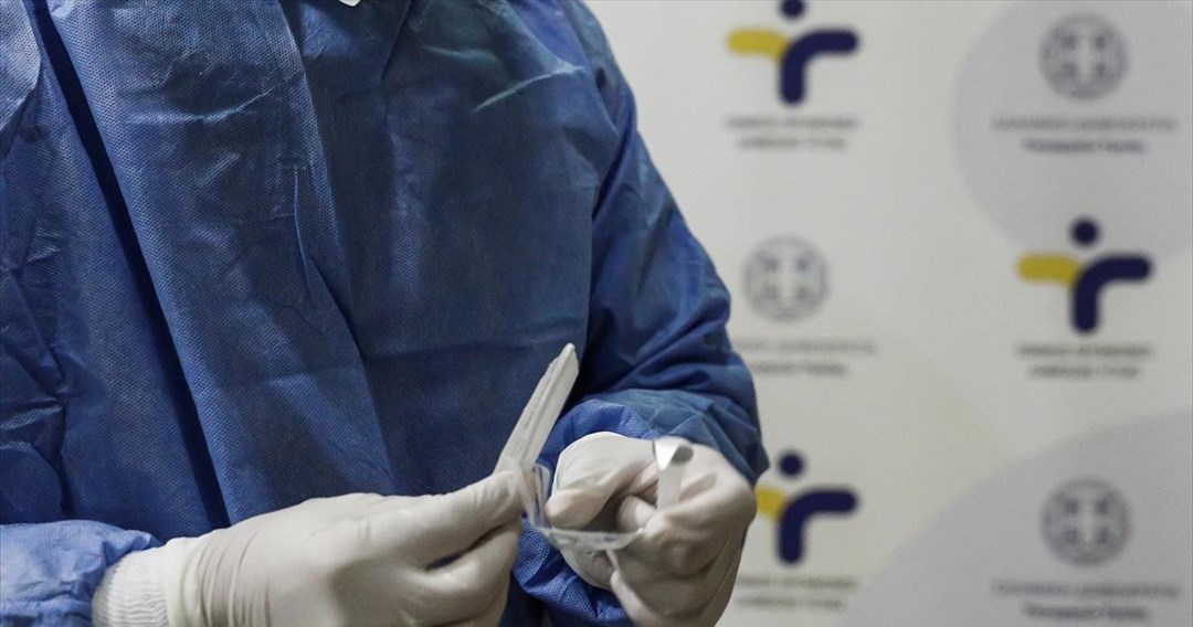 Κορονοϊός: Επιστρέφει με κύμα νέας μετάλλαξης – Αύξηση 71% στις εισαγωγές στα νοσοκομεία