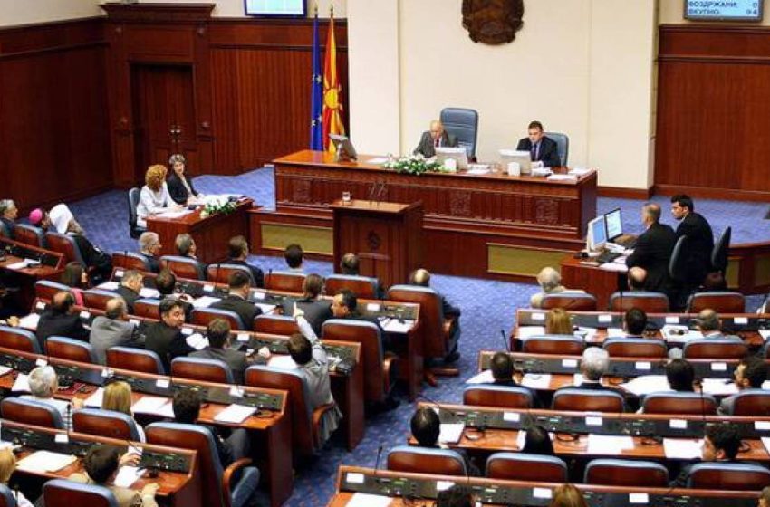 Στα χέρια του Προέδρου της Βουλής το «παιχνίδι» στη Βόρεια Μακεδονία