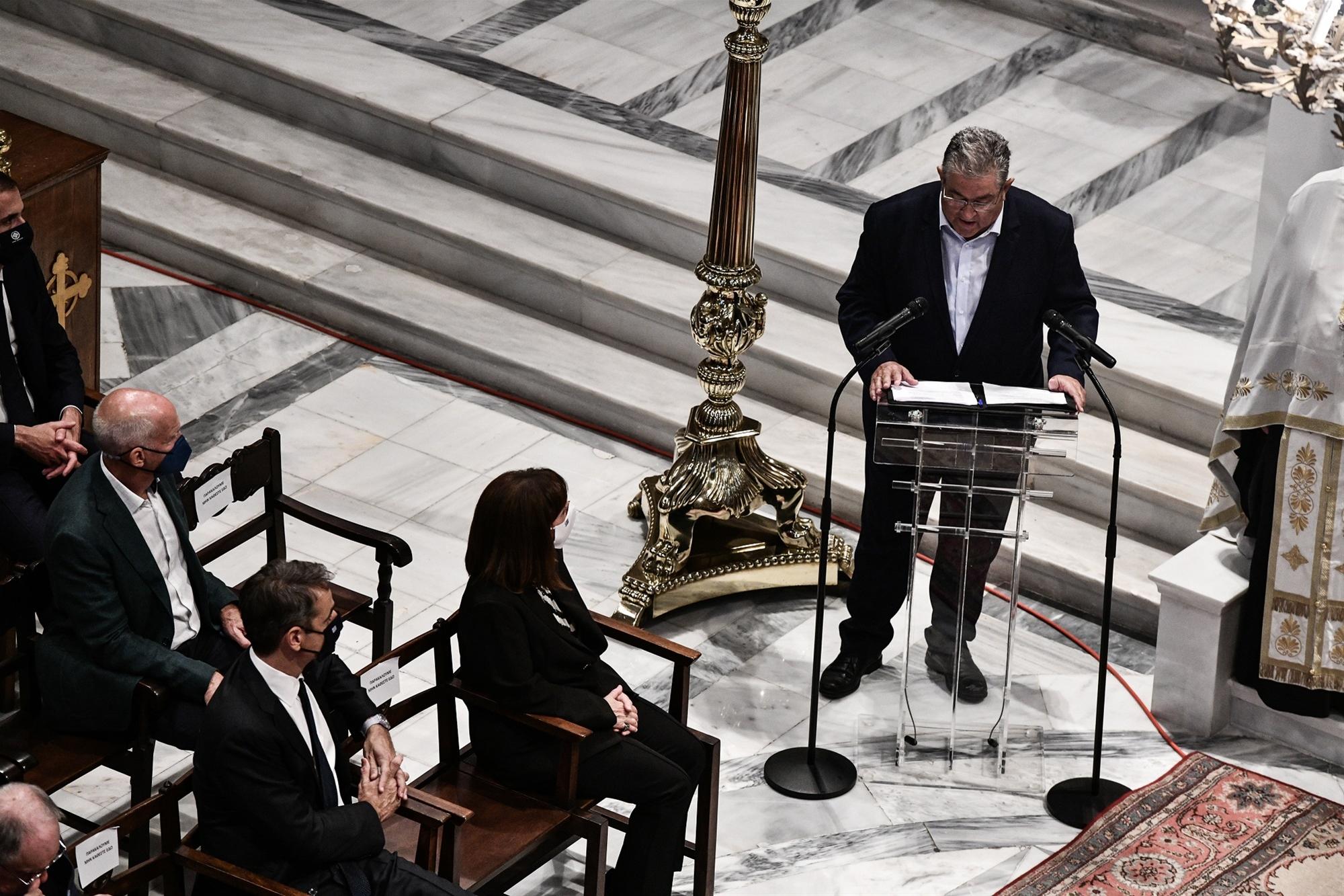 Στα Χανιά Κ.Σακελλαροπούλου, Κ.Μητσοτάκης, Δ.Κουτσούμπας για την κηδεία του Μ. Θεοδωράκη | The Indicator
