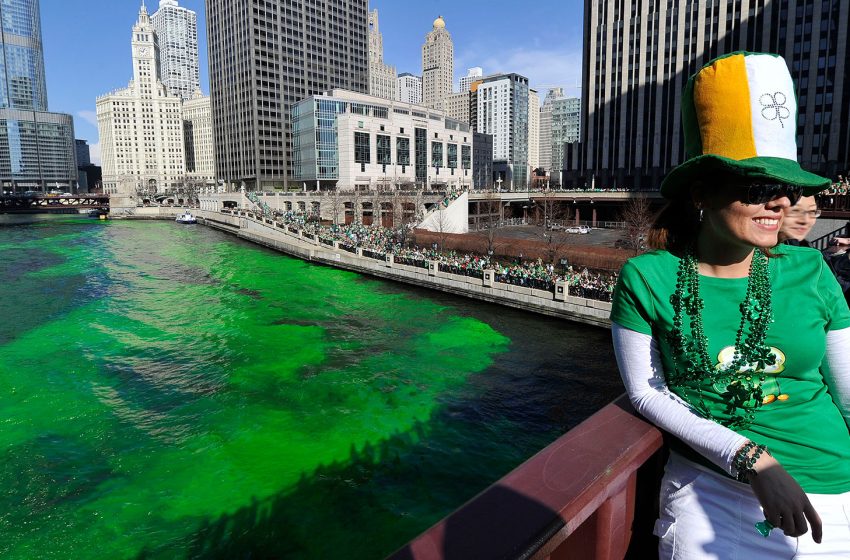 O πράσινος ποταμός στο Σικάγο, η Πρωτοχρονιά στο Σύνταγμα και η πραγματικότητα