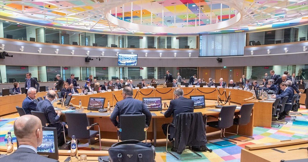 Η βραδύτερη μείωση του χρέους στο τραπέζι του Eurogroup