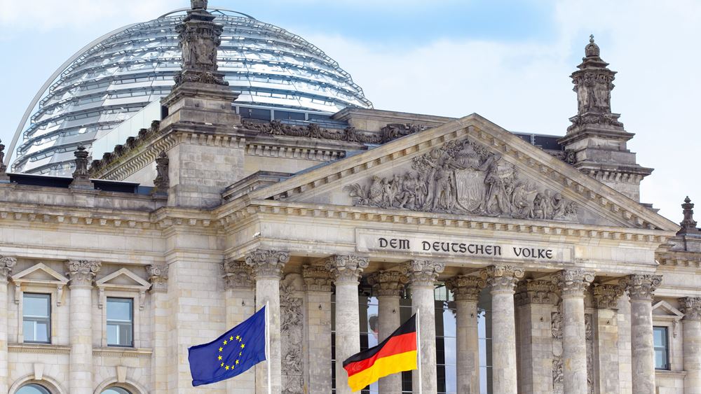 Spiegel: «Γιατί η Αθήνα υποκύπτει στις πιέσεις του Βερολίνου»