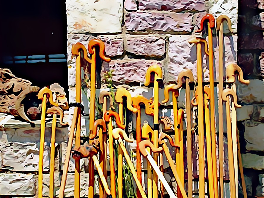 Τρεις παραπομπές, μία διαγραφή και η… κλίτσα του (ευρω)τσομπάνη