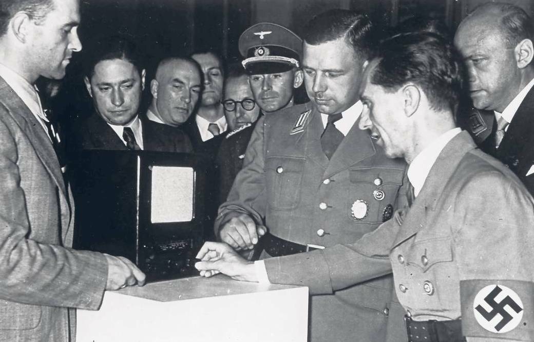 Ο νεομακαρθισμός, η λογοκρισία στο Internet και η «μύξα του Γκέμπελς»