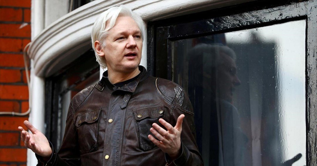 Ελεύθερος ο Τζούλιαν Ασάνζ