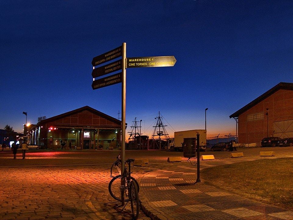 Κυριακή βράδυ επιστρέφοντας από το Σινεμά