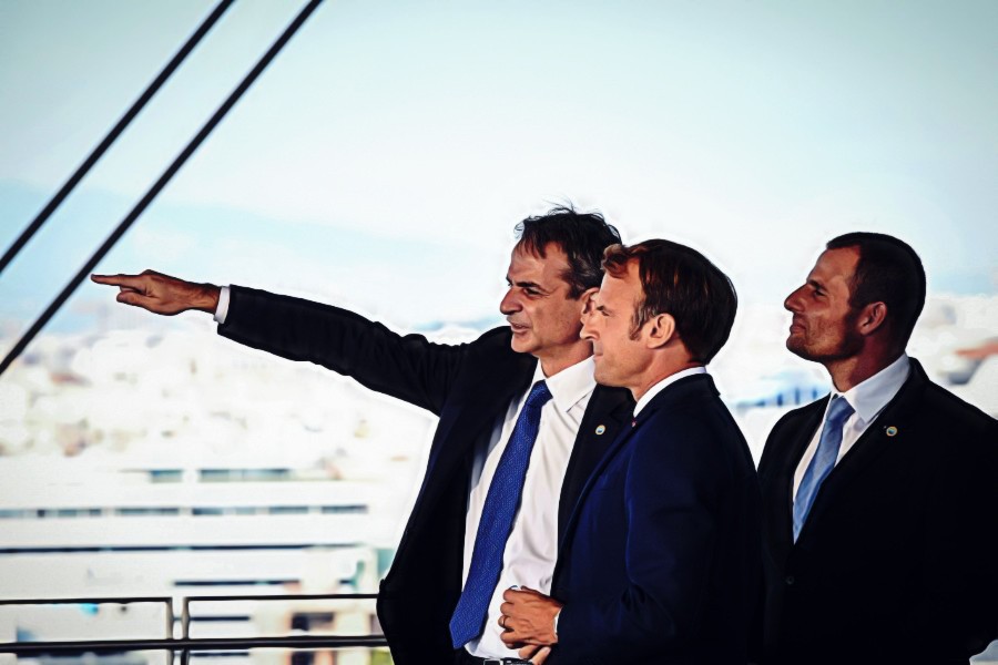 Εκλογικοί περίπατοι στο… ουκρανικό μέτωπο