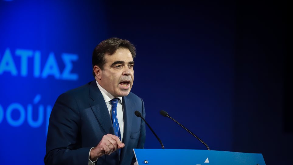 Μαργαρίτης Σχοινάς για το Κατάρ: Πήρα δώρο μια μπάλα και ένα κουτί σοκολάτες