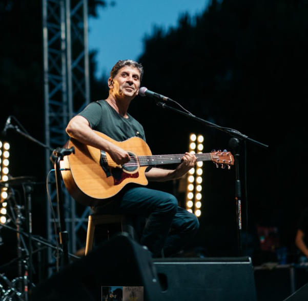 O Σωκράτης Μάλαμας “ανοίγει” την αυλαία των εκδηλώσεων στο Θέατρο Γης