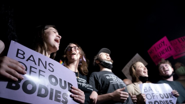 ΗΠΑ: Συνταγματική νάρκη η απόφαση για τις αμβλώσεις