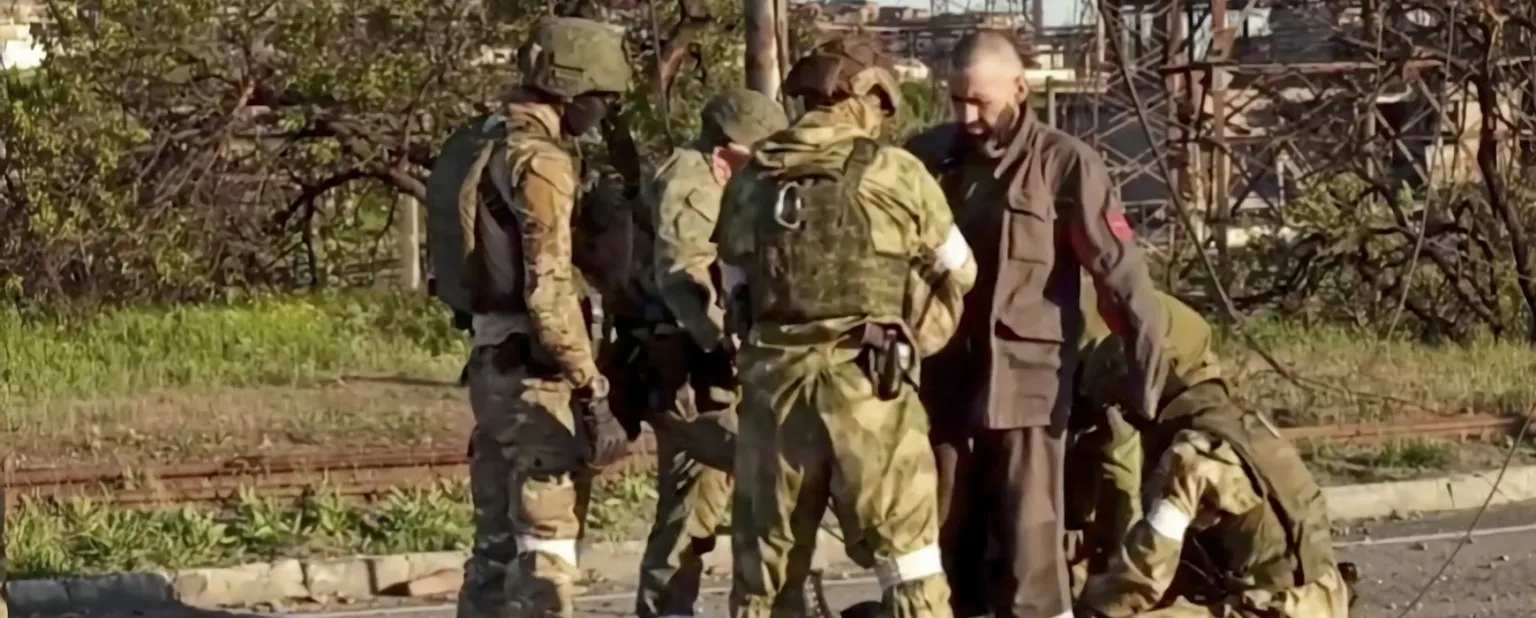 «Έπεσε» η Μαριούπολη – Παραδόθηκαν οι στρατιώτες του Αζοφ