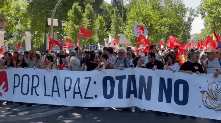 Ισπανία: Χιλιάδες διαδηλωτές στους δρόμους της Μαδρίτης κατά της Συνόδου Κορυφής του ΝΑΤΟ