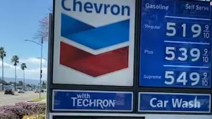 ΗΠΑ: Η μέση τιμή της βενζίνης ξεπέρασε τα 5 δολάρια το γαλόνι