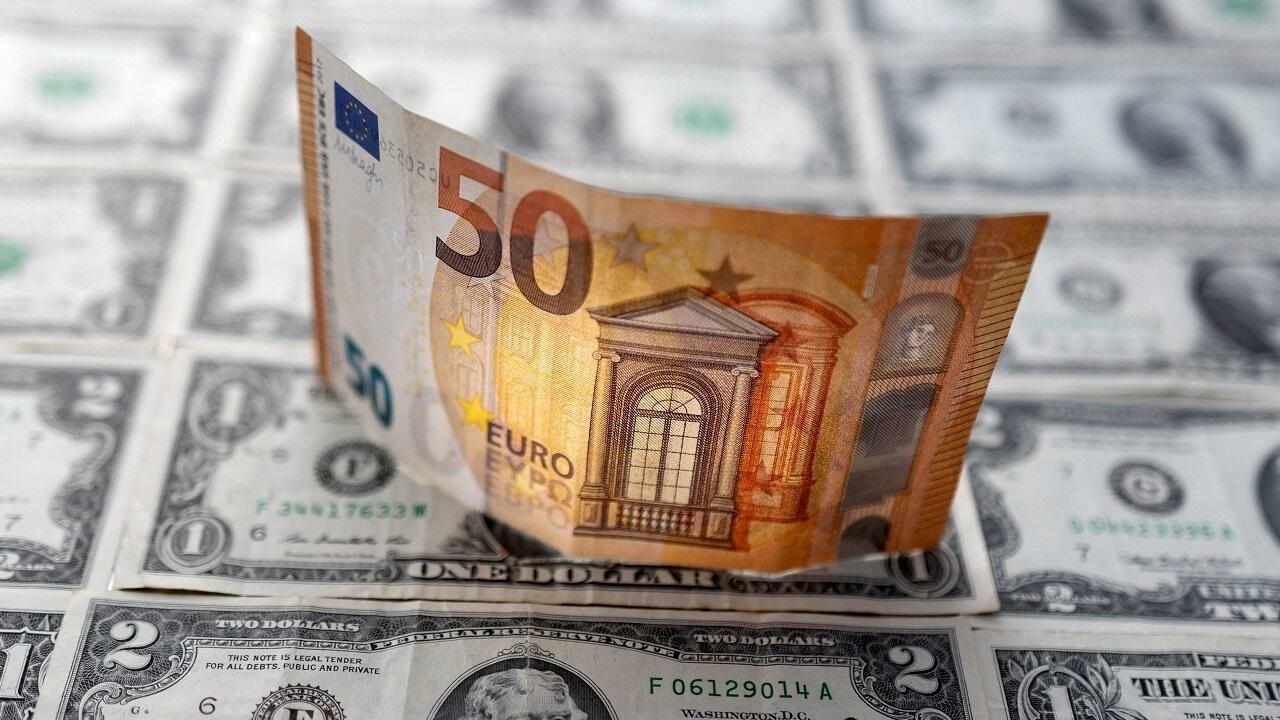 Απόλυτη ισοτιμία ευρώ-δολαρίου: Η αυτοχειρία της Ευρώπης